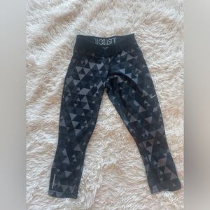 Nike Triangle Capri Leggings